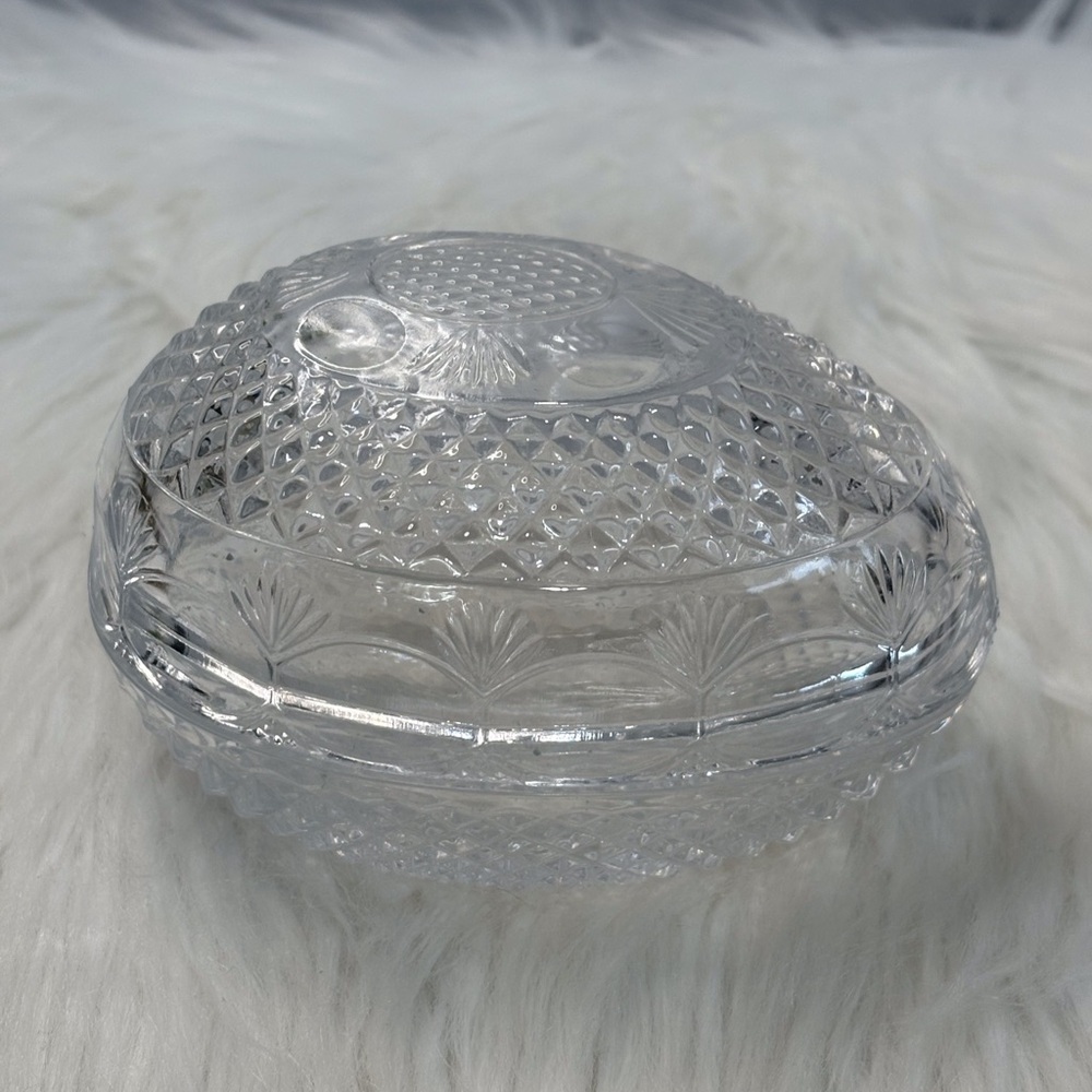 (124)Avon Clear EGG Glass Covered Trinket Dish